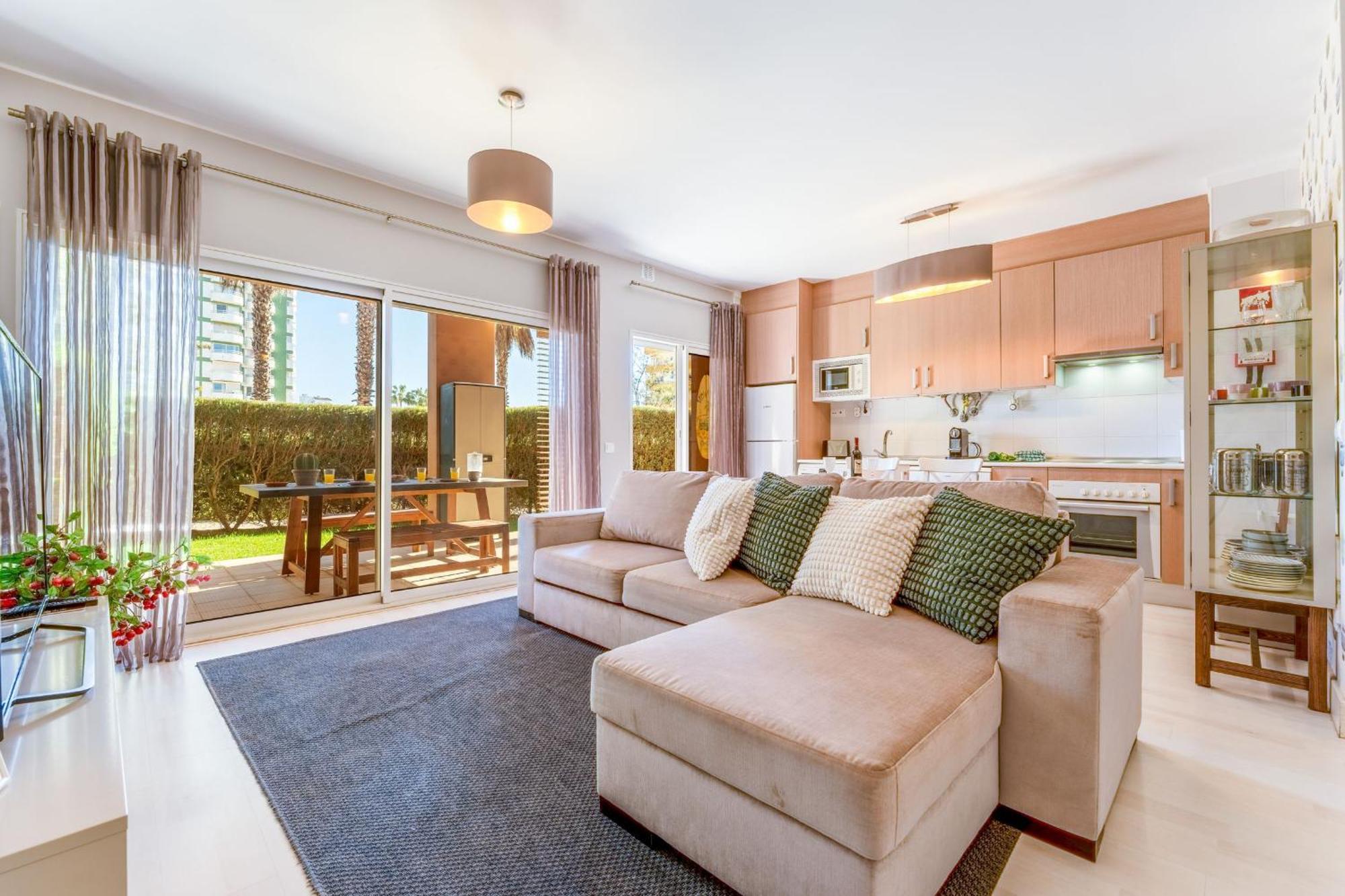Serene Ocean 1 Bdr Apartment With Patio By Lovelystay ポルティマン エクステリア 写真